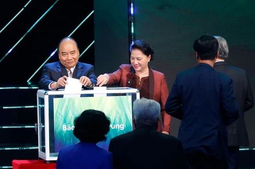 Thủ tướng và Chủ tịch Quốc hội trực tiếp ủng hộ đồng bào miền Trung