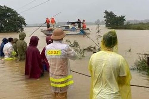Công an Hà Tĩnh huy động tối đa lực lượng sẵn sàng giúp dân phòng chống lũ
