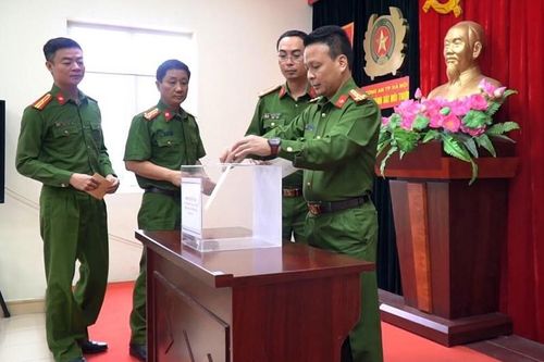 Phòng Cảnh sát môi trường CATP Hà nội chung tay hướng về miền Trung