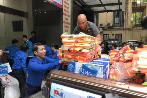 Hơn 20 tỷ đồng gửi đồng bào miền Trung từ chương trình 'San sẻ yêu thương'