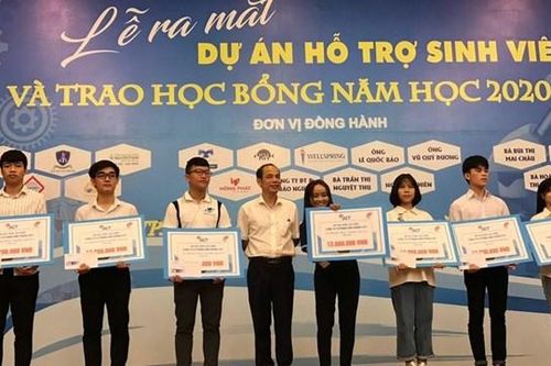 Quỹ học bổng Vừ A Dính ra mắt dự án 'Hỗ trợ sinh viên'