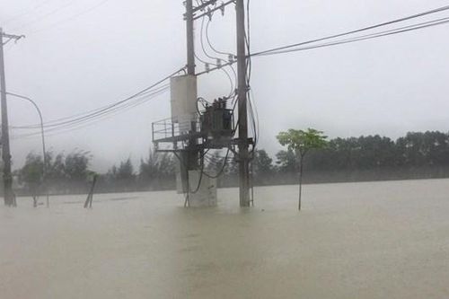 Xuất hiện vết nứt lớn trên núi, hàng ngàn người dân Hà Tĩnh phải di dời