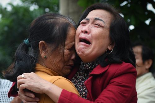Người thân khóc thương 22 quân nhân Đoàn 337