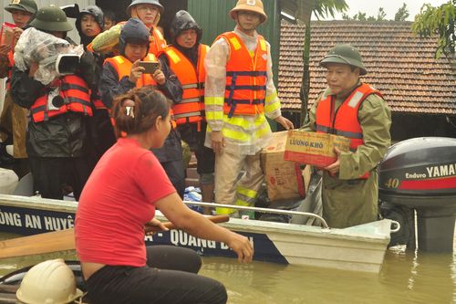 Quảng Bình: Hoãn Đại hội Đảng bộ tỉnh để cứu dân vùng ngập lũ