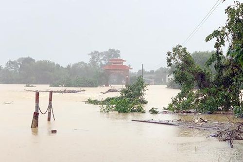Miền Trung tiếp tục hứng chịu thiệt hại do mưa lũ