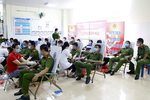 Cán bộ, chiến sĩ Công an tỉnh Quảng Ngãi hiến 233 đơn vị máu