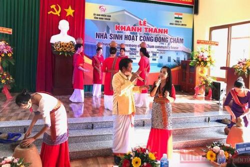 Khánh thành, đưa vào hoạt động Nhà sinh hoạt cộng đồng Chăm Bàu Trúc