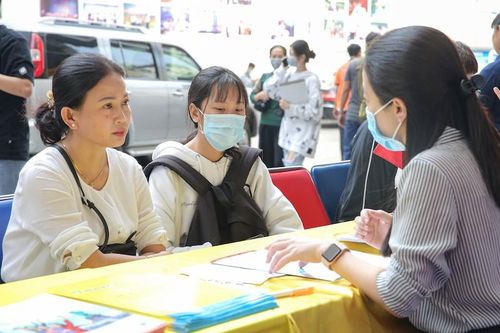 Nhập học online giúp tân sinh viên nhẹ gánh