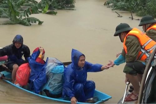 Bộ đội Biên phòng Hà Tĩnh kịp thời ứng cứu nhiều người dân trong vùng lũ