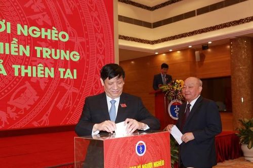 Quyền Bộ trưởng Bộ Y tế kêu gọi ủng hộ miền Trung