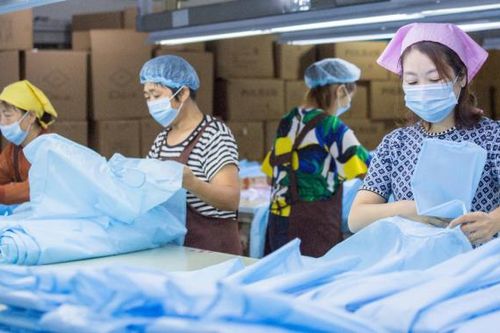 GDP Trung Quốc tăng 4,9% nhờ thương mại và đầu tư công