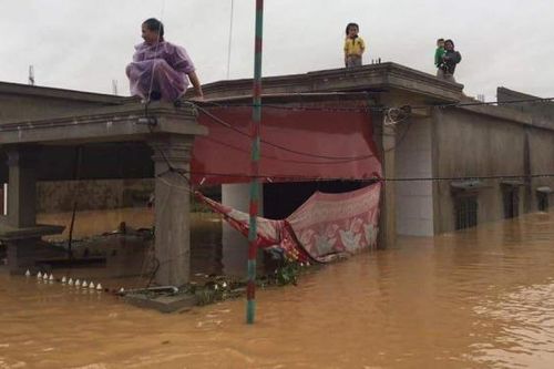 Hai anh em đi tránh lũ bị lật thuyền tử vong