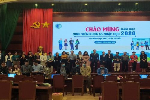Đại học Luật Hà Nội chào đón tân sinh viên khóa 45 nhập học