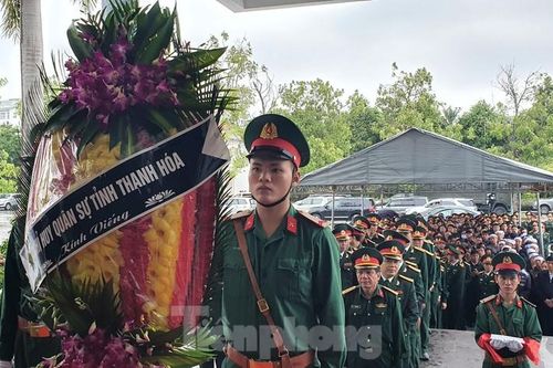 Người thân, đồng đội nghẹn ngào tiễn biệt Đại tá Hoàng Mai Vui hi sinh ở Rào Trăng 3