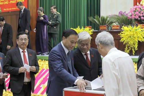 Đại biểu Đại hội Đảng bộ Đồng Tháp ủng hộ đồng bào miền Trung