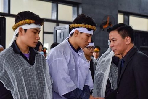 Đất mẹ đón Liệt sỹ, Đại tá Hoàng Mai Vui