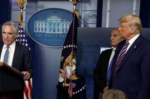 Covid-19: Twitter mạnh tay với bài viết về khẩu trang của trợ thủ TT Trump