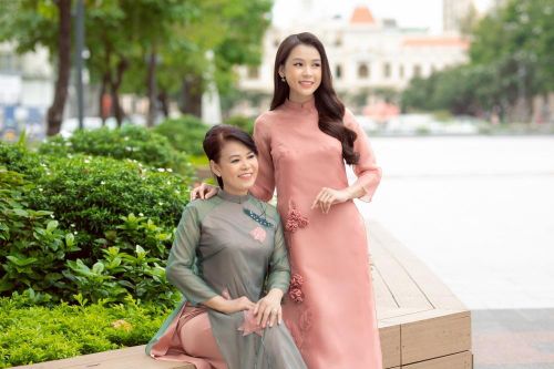 Sam xúc động nói về ngôi nhà đầu tiên mua tặng mẹ