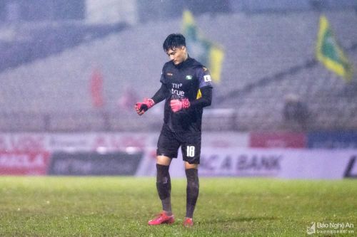 SLNA: Nguyễn Văn Hoàng chấn thương, cờ sẽ trao tay ai?