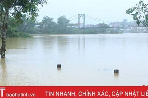 Nước sông Ngàn Sâu trên mức báo động 2, các xã hạ du Vũ Quang ngập sâu