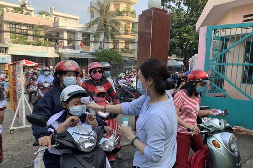 TP Hồ Chí Minh xử phạt trên 4.000 người không đeo khẩu trang nơi công cộng