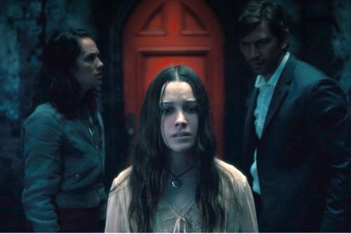 'The Haunting of Bly Manor': Giải thích cái kết và lời nguyền của Viola Willoughby