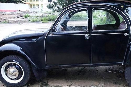 Đấu giá xe hơi cổ ủng hộ miền Trung lũ lụt