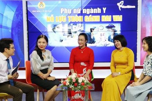 Tọa đàm 'Phụ nữ ngành Y nỗ lực tròn gánh hai vai'