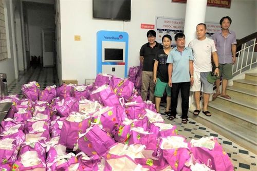 Thừa Thiên Huế cứu trợ khẩn cấp nhu yếu phẩm cho vùng sạt lở núi Quảng Trị