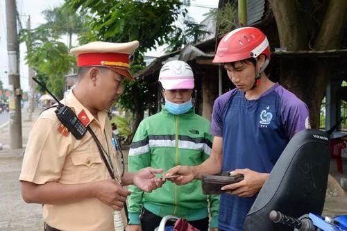 Từ ngày 26-10 đến 15-11: Tổ chức nhiều hoạt động hưởng ứng 'Ngày thế giới tưởng niệm các nạn nhân tử vong do tai nạn giao thông'