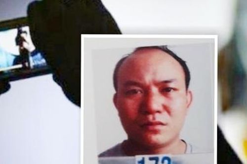 Liên tục bị người tình nhỏ hơn 16 tuổi dùng ảnh nóng tống tiền