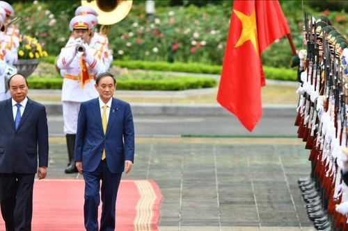 Thủ tướng Nguyễn Xuân Phúc tiếp đón và hội đàm với Thủ tướng Nhật Bản