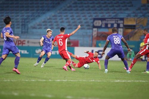 Thắng Becamex Bình Dương, Viettel FC vững ngôi đầu bảng