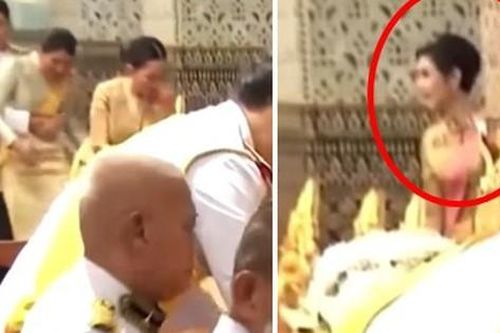 Hoàng tử Thái Lan có hành động kỳ quặc với chị gái ruột trong lễ tưởng niệm cố Quốc vương