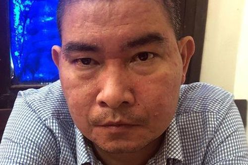 Nghi ngờ bị 'cắm sừng', chồng dùng đục đâm chết vợ