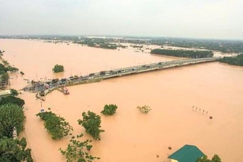 Lũ khẩn cấp ở Quảng Bình, nguy cơ cao lũ đặc biệt lớn tại Hà Tĩnh