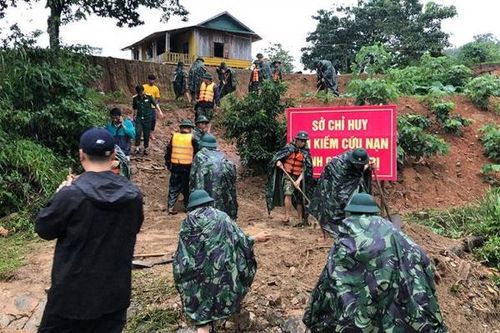 Hơn 120 người chết và mất tích do mưa lũ ở miền Trung
