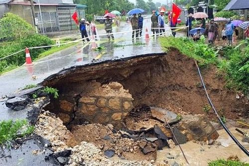 Ứng phó mưa lũ: Di dời cơ sở y tế ra khỏi vùng có nguy cơ sạt lở