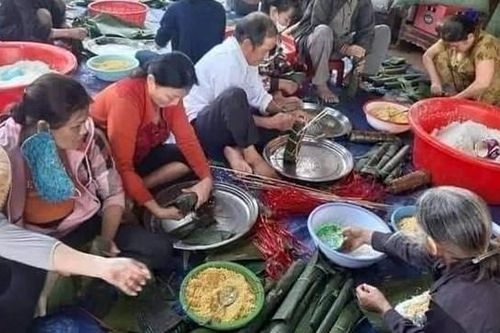 Bà con xứ Nghệ trắng đêm nấu bánh gửi người dân vùng lũ