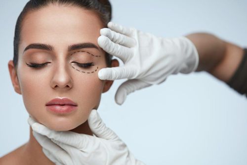 Cha mẹ Hàn Quốc treo thưởng phẫu thuật thẩm mỹ cho con khi đỗ đại học