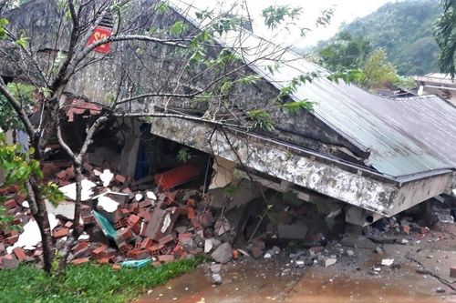 Nhiều quân nhân thoát nạn khi quả đồi bị sạt lở
