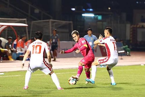 HLV Vũ Tiến Thành tự hào vì Sài Gòn FC hay hơn đội của Công Phượng