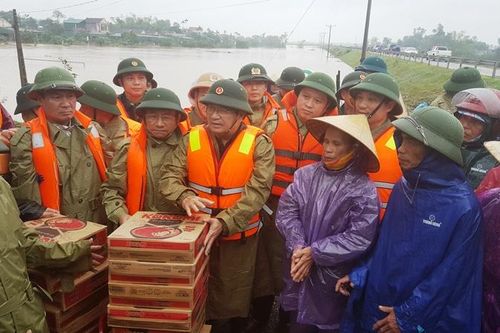Phó Thủ tướng Trịnh Đình Dũng kiểm tra công tác ứng phó mưa lũ ở Hà Tĩnh