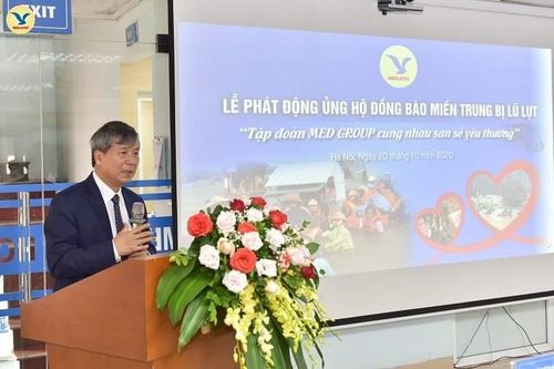 Nhiều doanh nghiệp hỗ trợ đồng bào miền trung vượt qua lũ lụt lịch sử