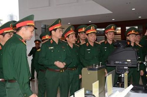 Thượng tướng Phan Văn Giang kiểm tra và làm việc tại Binh chủng Hóa học