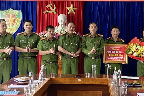 Khen thưởng đột xuất Phòng Cảnh sát Kinh tế CATP Đà Nẵng