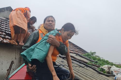 Người vùng biển cứu người vùng lũ