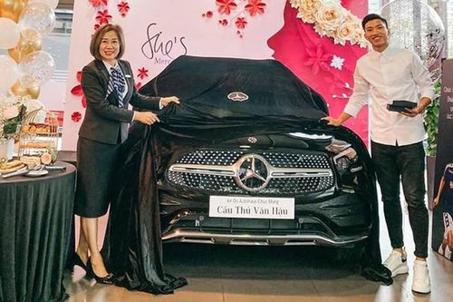 Đoàn Văn Hậu tậu 'xe vào việc nhanh' Mercedes-Benz GLC 300
