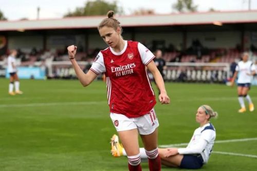 'Nữ sát thủ' Vivianne Miedema đi vào lịch sử của giải vô địch nữ số 1 nước Anh