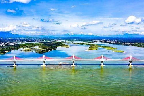 Thông xe cầu dây văng hiện đại nhất Quảng Ngãi nối đôi bờ sông Trà Khúc